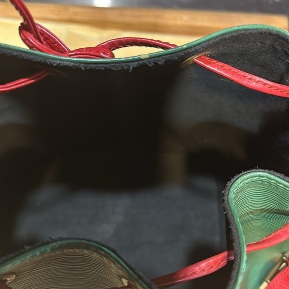 Louis Vuitton red & Borneo green epi petite bucket bag with dust bag - Picture 8 of 16